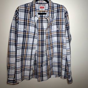 Long sleeve men’s wranglers button up shirt
